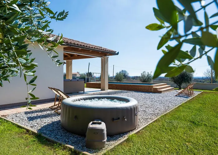 House Mauro 펜션 Ližnjan