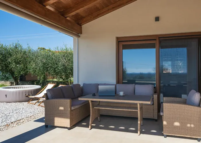 House Mauro 펜션 Ližnjan